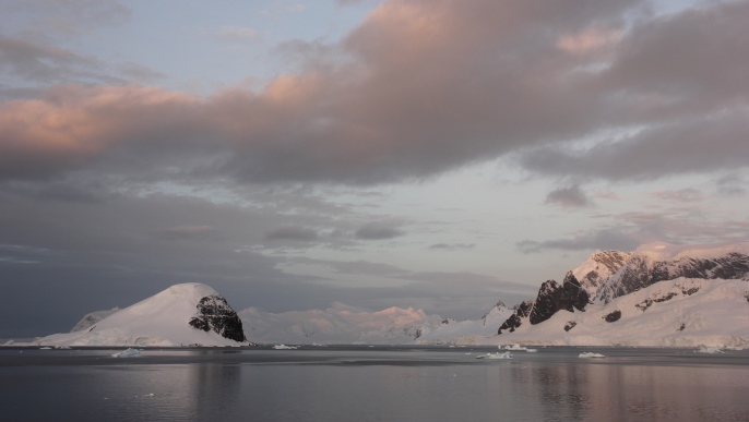船上デッキからの景色／南極クルーズ