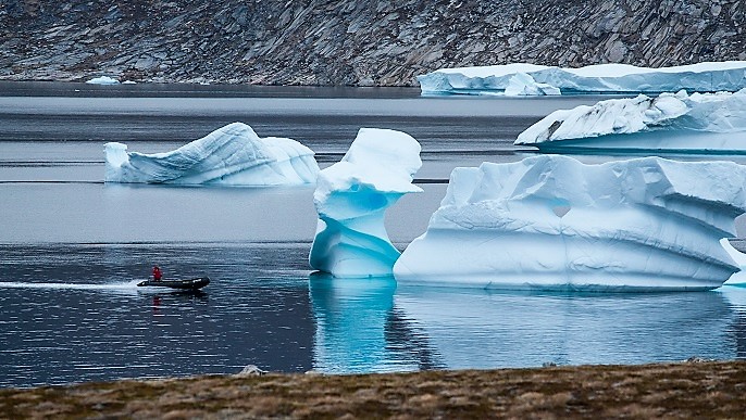 壮大な氷河／北極クルーズ