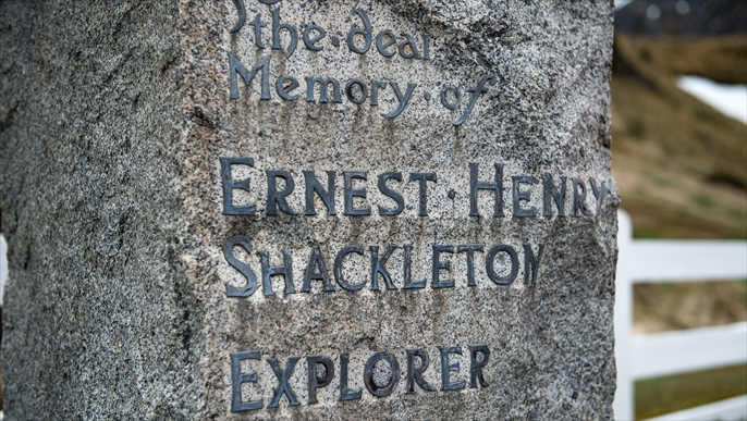 シャクルトンの墓石／南極ツアー