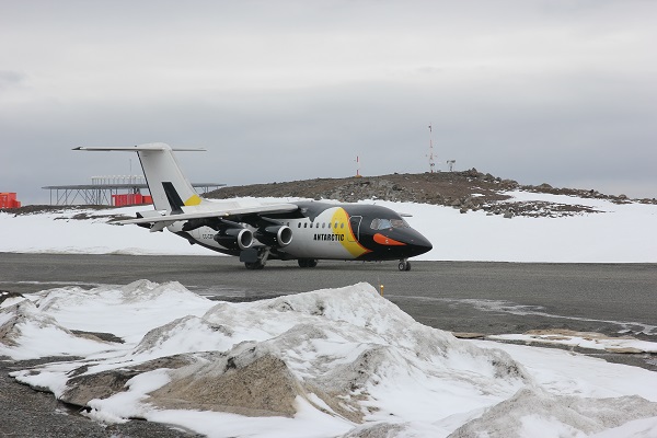 飛行機で南極へ到着／キングジョージ島