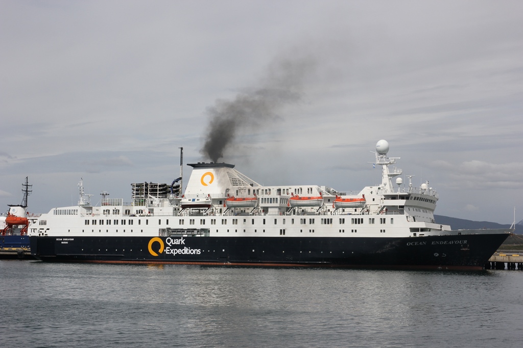 2015年オーシャン エンデバーで航く　南極旅行