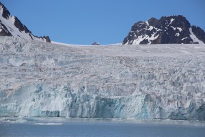 モナコ氷河　北極旅行