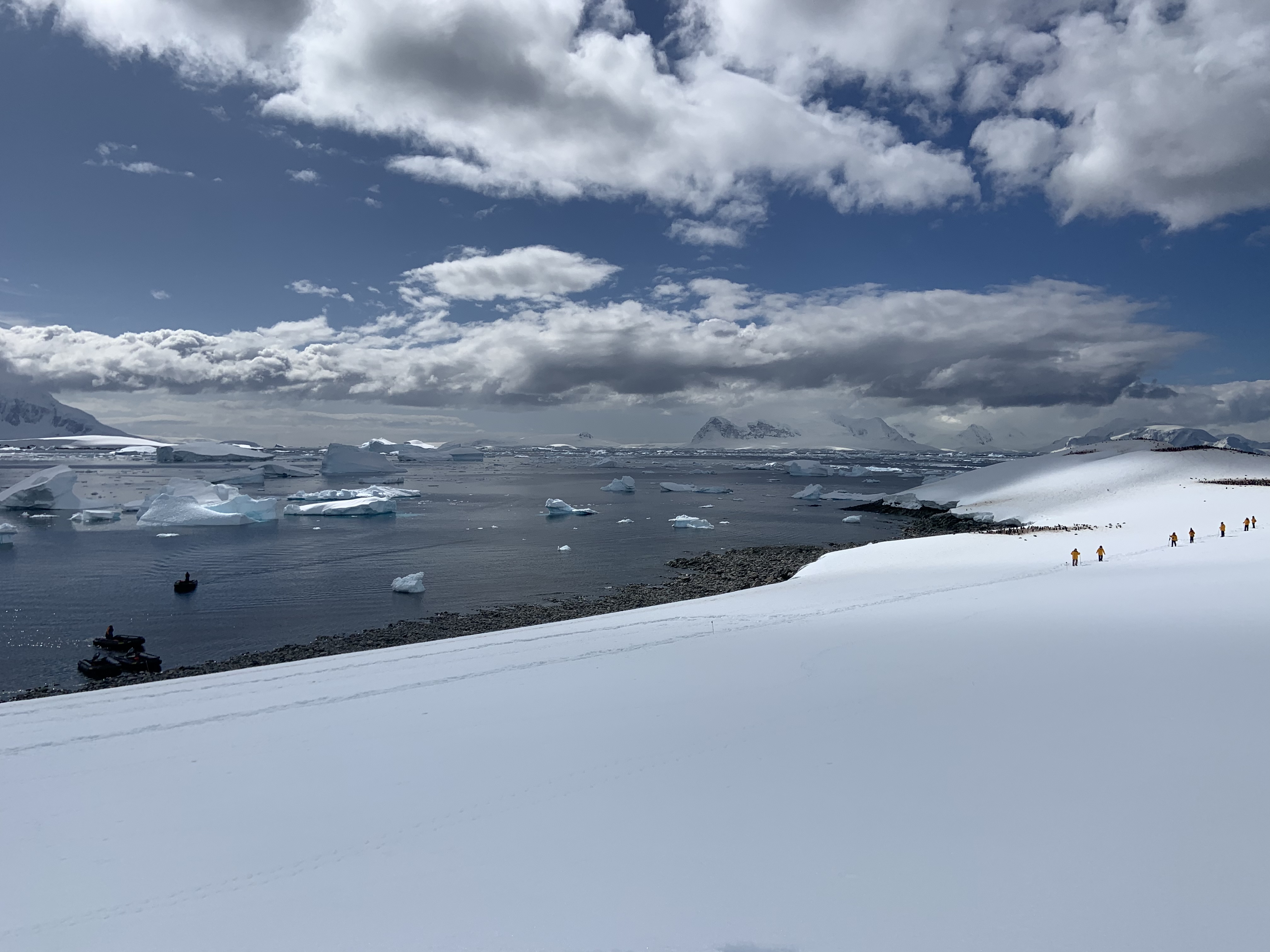 【お客様体験談】2022年12月 ドレーク海峡を飛行機で横断する南極クルーズ