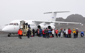 ドレーク海峡を飛行機で横断する南極クルーズ●往復、航空機利用で南極へ