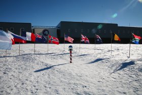 地球最南端 南極点への旅南極点でのオーバーナイト・キャンプ