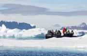 南極探検クルーズ11日間（客船と飛行機利用）