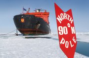 北緯90度、北極点到達の船旅13日間