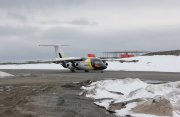 ドレーク海峡を飛行機で横断する 南極圏と南極探検クルーズ11日間