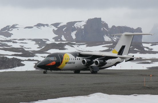 ドレーク海峡を飛行機で横断： 南極エクスプレス8日間コース詳細｜南極