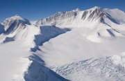 南極大陸の最高峰ヴィンソン・マシフ登山（4,892m）13日間