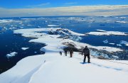 ベースキャンプ：南極探検クルーズ13日間