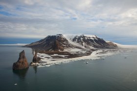 神秘のスピッツベルゲン島とフランツヨーゼフ諸島探検クルーズ13日間
