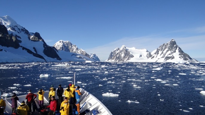 屋外デッキからの景色／南極クルーズ&南極観光