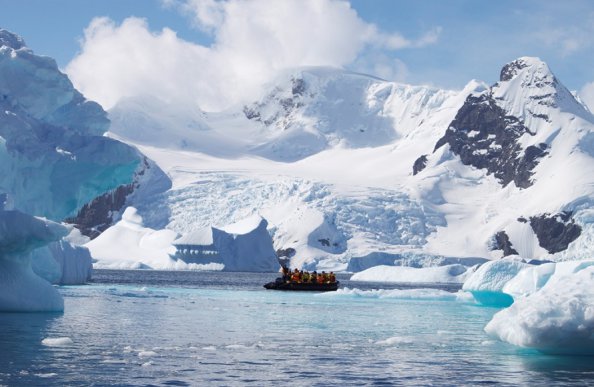 壮大な景色／南極クルーズ