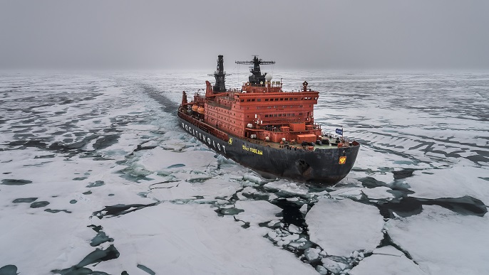 砕氷船50イヤーズ・オブ・ヴィクトリー/北極クルーズ