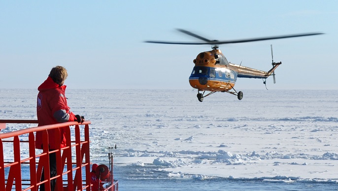 ヘリコプター/北極旅行