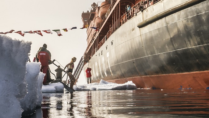 ポーラープランジ/北極旅行