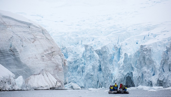 ゾディアックボート/南極旅行