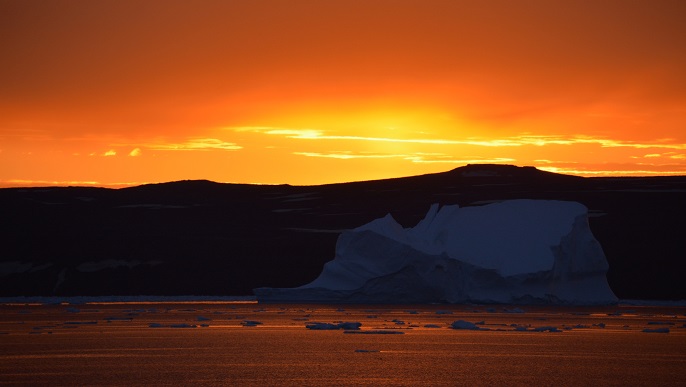 夕日/北極クルーズ&北極ツアー