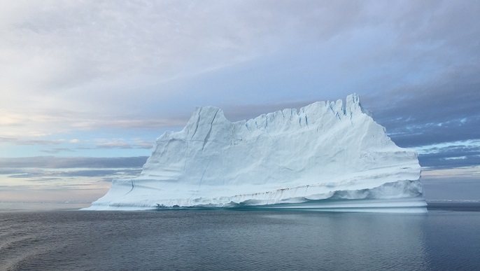 巨大な氷山／北極観光