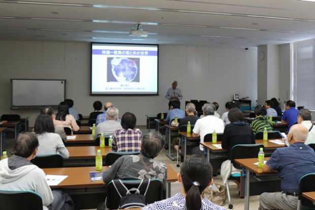 第1回 南極・北極の魅力 講演会を実施しました