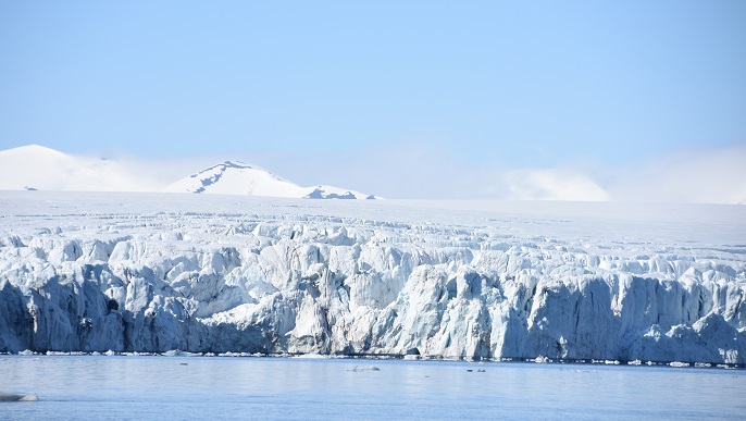 壮大な氷河／北極観光