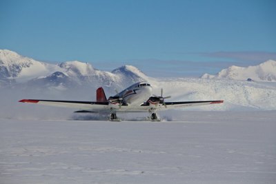 バスラ―BT-67_©ADAM UNGAR